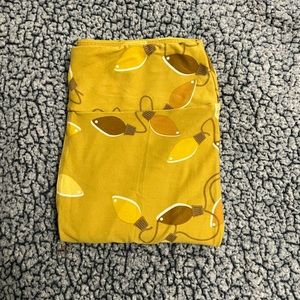 Christmas light LuLaRoe leggings, one size and very soft and stretchy